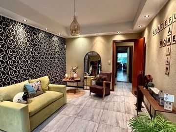 Casa 5 ambientes, 4 dormitorios, 3 cocheras