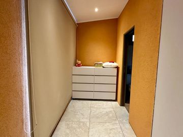 Casa 5 ambientes, 4 dormitorios, 3 cocheras