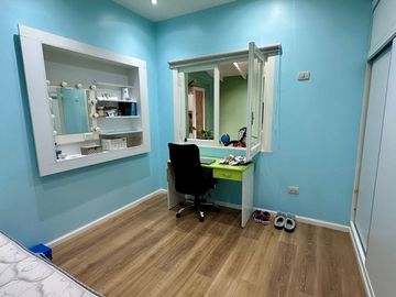 Casa 5 ambientes, 4 dormitorios, 3 cocheras