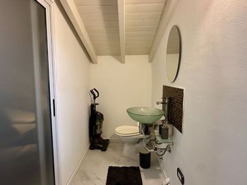 Casa 5 ambientes, 4 dormitorios, 3 cocheras