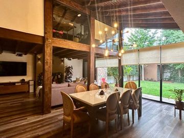 Casa 5 ambientes, 4 dormitorios, 3 cocheras