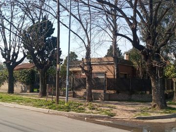 CASA 3 AMB C/PARQUE-LONGCHAMPS -BAJO DE PRECIO