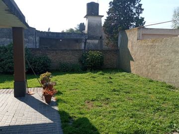 CASA 3 AMB C/PARQUE-LONGCHAMPS -BAJO DE PRECIO