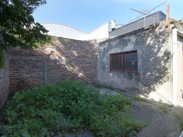Casa en venta 4 ambientes con parque Luis Guillón