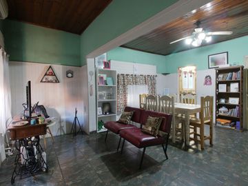 Casa en venta 4 ambientes con parque Luis Guillón