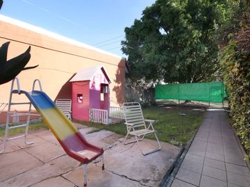Casa en venta 4 ambientes con parque Luis Guillón