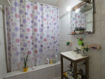 Casa en venta 4 ambientes con parque Luis Guillón