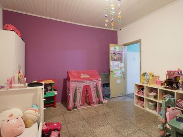 Casa en venta 4 ambientes con parque Luis Guillón