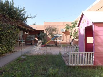 Casa en venta 4 ambientes con parque Luis Guillón
