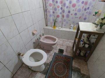 Casa en venta 4 ambientes con parque Luis Guillón
