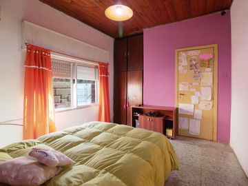 Casa en venta 4 ambientes con parque Luis Guillón
