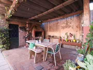 Casa en venta 4 ambientes con parque Luis Guillón