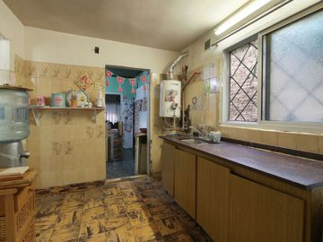 Casa en venta 4 ambientes con parque Luis Guillón