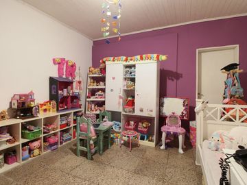 Casa en venta 4 ambientes con parque Luis Guillón