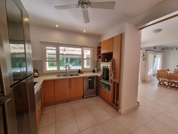 VENTA Casa  5 amb Bo. Septiembre Lote Central