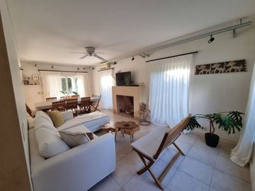 VENTA Casa  5 amb Bo. Septiembre Lote Central