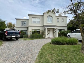 VENTA Casa  5 amb Bo. Septiembre Lote Central