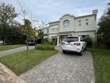 VENTA Casa  5 amb Bo. Septiembre Lote Central