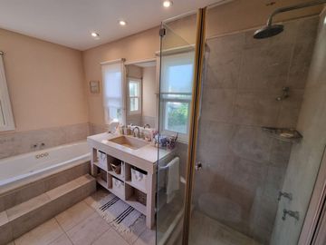 VENTA Casa  5 amb Bo. Septiembre Lote Central
