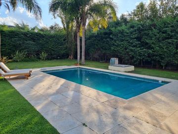 VENTA Casa  5 amb Bo. Septiembre Lote Central