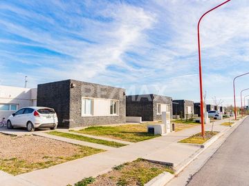 VENTA CASAS 2 DORM. LA FALDA, CIPOLLETTI