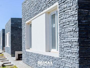 VENTA CASAS 2 DORM. LA FALDA, CIPOLLETTI