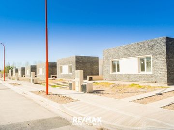 VENTA CASAS 2 DORM. LA FALDA, CIPOLLETTI