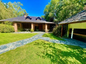 HIGHLAND PARK: CASA EN VENTA AL GOLF 3 DORM C/ DEP
