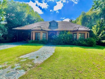 HIGHLAND PARK: CASA EN VENTA AL GOLF 3 DORM C/ DEP