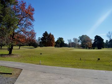 HIGHLAND PARK: CASA EN VENTA AL GOLF 3 DORM C/ DEP