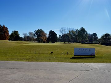 HIGHLAND PARK: CASA EN VENTA AL GOLF 3 DORM C/ DEP