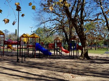 HIGHLAND PARK: CASA EN VENTA AL GOLF 3 DORM C/ DEP