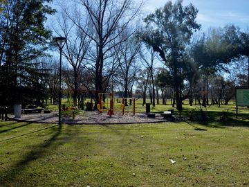 HIGHLAND PARK: CASA EN VENTA AL GOLF 3 DORM C/ DEP