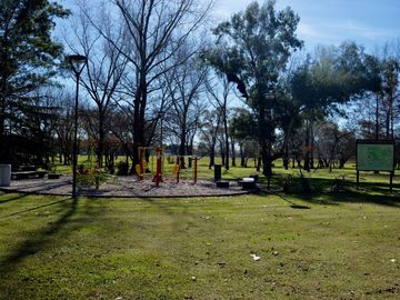 HIGHLAND PARK: CASA EN VENTA AL GOLF 3 DORM C/ DEP