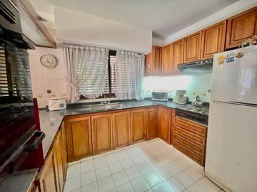 HIGHLAND PARK: CASA EN VENTA AL GOLF 3 DORM C/ DEP