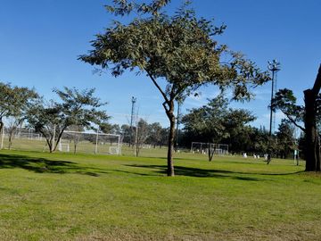 HIGHLAND PARK: CASA EN VENTA AL GOLF 3 DORM C/ DEP