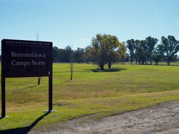 HIGHLAND PARK: CASA EN VENTA AL GOLF 3 DORM C/ DEP