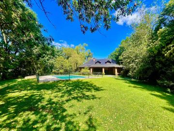 HIGHLAND PARK: CASA EN VENTA AL GOLF 3 DORM C/ DEP
