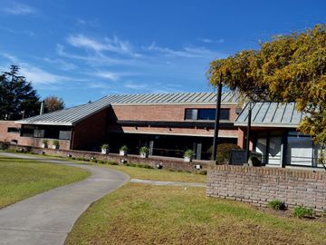 HIGHLAND PARK: CASA EN VENTA AL GOLF 3 DORM C/ DEP