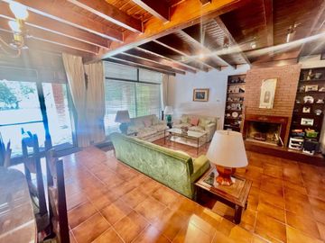 HIGHLAND PARK: CASA EN VENTA AL GOLF 3 DORM C/ DEP