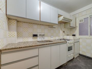 Venta Depto 3 amb. con coch. Belgrano Apto Crédito