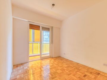 Venta Depto 3 amb. con coch. Belgrano Apto Crédito