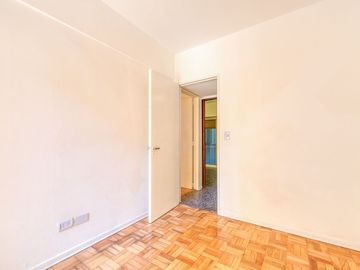 Venta Depto 3 amb. con coch. Belgrano Apto Crédito