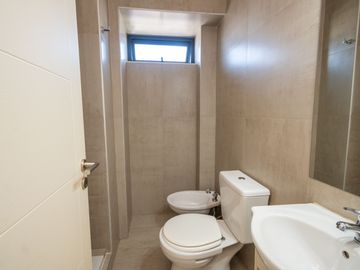 VENTA SEMIPISO DOS DORMITORIOS EN TORRE LYON