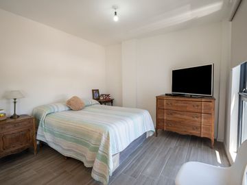 VENTA SEMIPISO DOS DORMITORIOS EN TORRE LYON