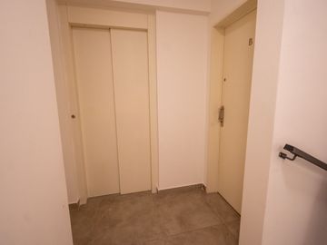 VENTA SEMIPISO DOS DORMITORIOS EN TORRE LYON