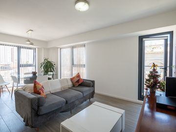 VENTA SEMIPISO DOS DORMITORIOS EN TORRE LYON