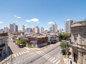 VENTA SEMIPISO DOS DORMITORIOS EN TORRE LYON