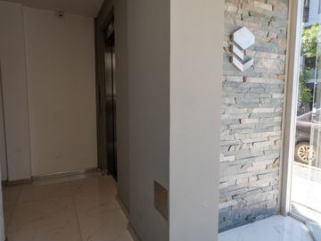 VENTA SEMIPISO DOS DORMITORIOS EN TORRE LYON