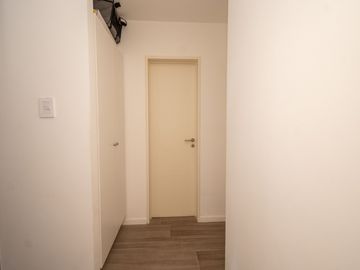 VENTA SEMIPISO DOS DORMITORIOS EN TORRE LYON